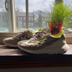 Women's Reebok CL Legacy Az Size 7